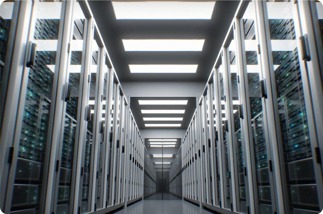 File di rack per server in una navata di un data center hyperscale
